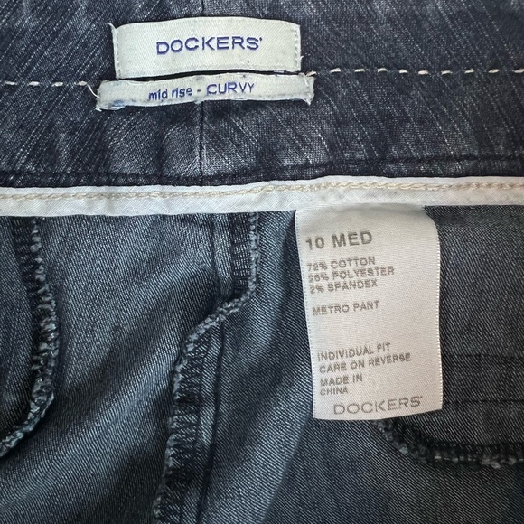 Dockers Women’s Mid Rise Curvy Jeans 10 Med. Style No.253350157 Metro Pant - Picture 8 of 9